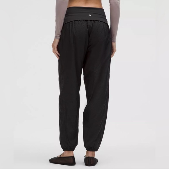 LULULEMON LIGHTWEIGHT FOLD-OVER WAIST JOGGER - Picture 4 of 7